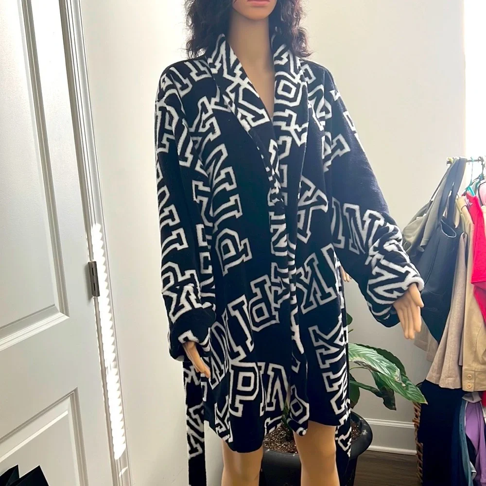 (Sold) V/s PINK robe - Picture 14 of 14